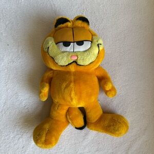 Vintage Garfield Plush Toy - Orange and Yellow 17’’